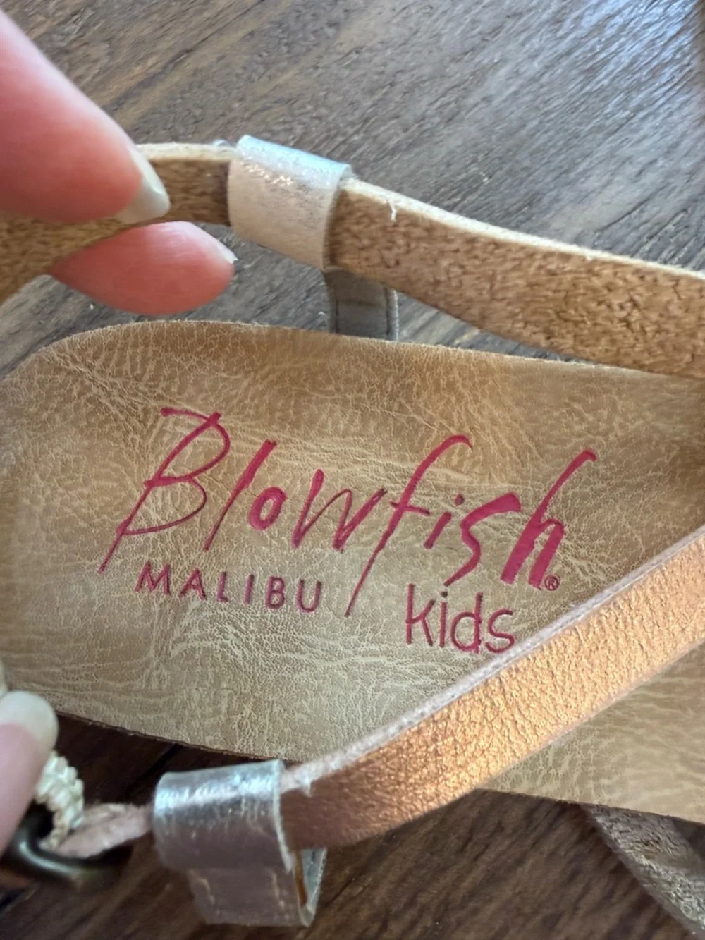 Blowfish‎ Malibu Kids Size 2.5 Gold Metallic Strappy Thong Sandals Boho Summer